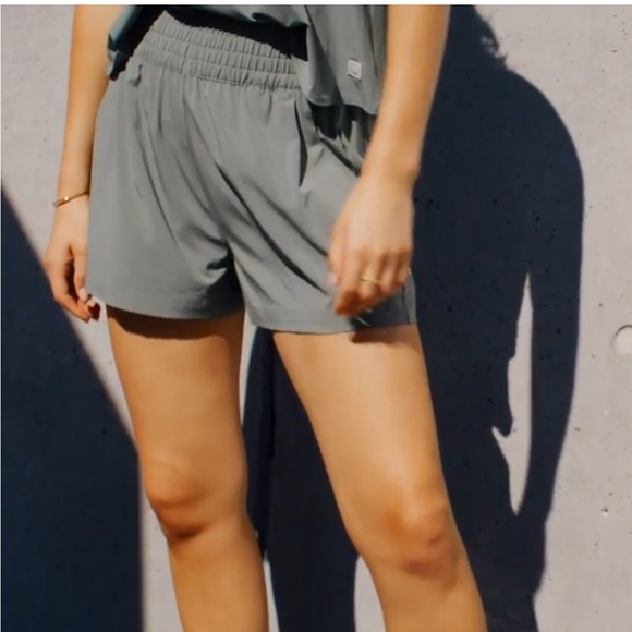 🧜‍♀️VUORI VILLA EXPERT🧜‍♀️Vuori Brand Ambassador🧜‍♀️Sizing, styles, Fabric❤️ - Picture 5 of 16